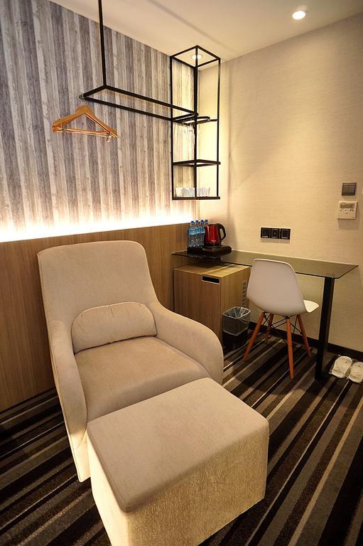 Khách sạn Via - Zhongxiao 3*